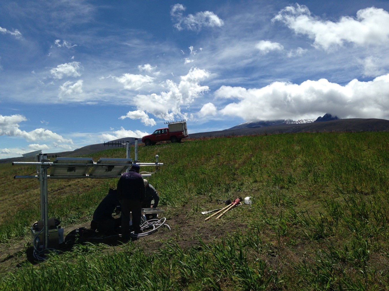 Taller sobre “Vulcanología en el Ecuador y Funcionamiento de los Sistemas de Alerta Temprana” en el GAD de Tena