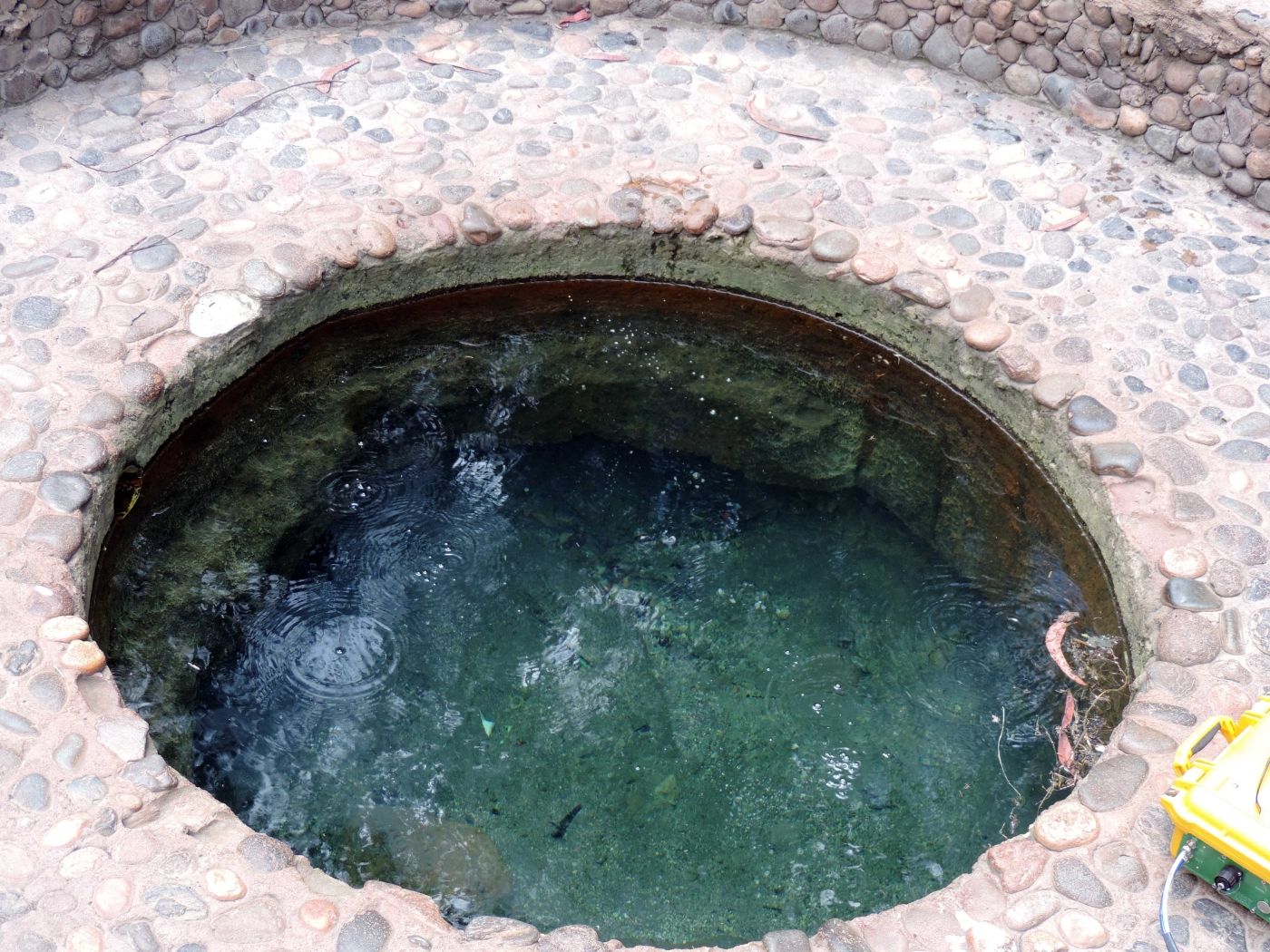Medición de parámetros físico-químicos en aguas termales de la zona de Otavalo