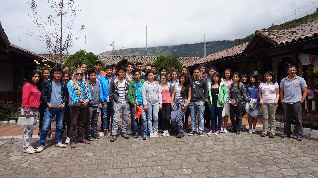 Técnicos del IGEPN acompañan a estudiantes de IKIAM en recorrido geológico de campo