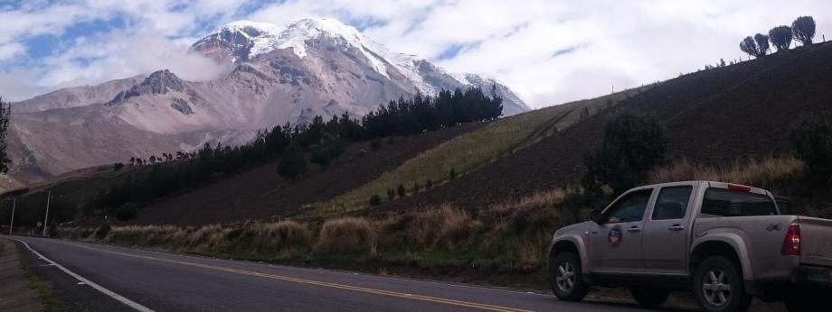 Reconocimiento en campo de los flujos de lodo y deslizamientos producidos en las faldas del volcán Chimborazo, comunidad Santa Lucía de Chuquipogyo