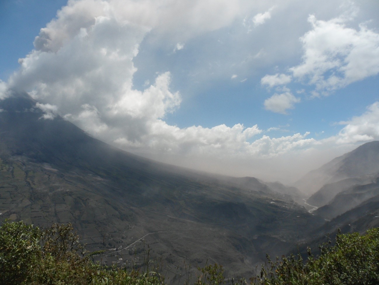 Actividad estromboliana en el Volcán Tungurahua