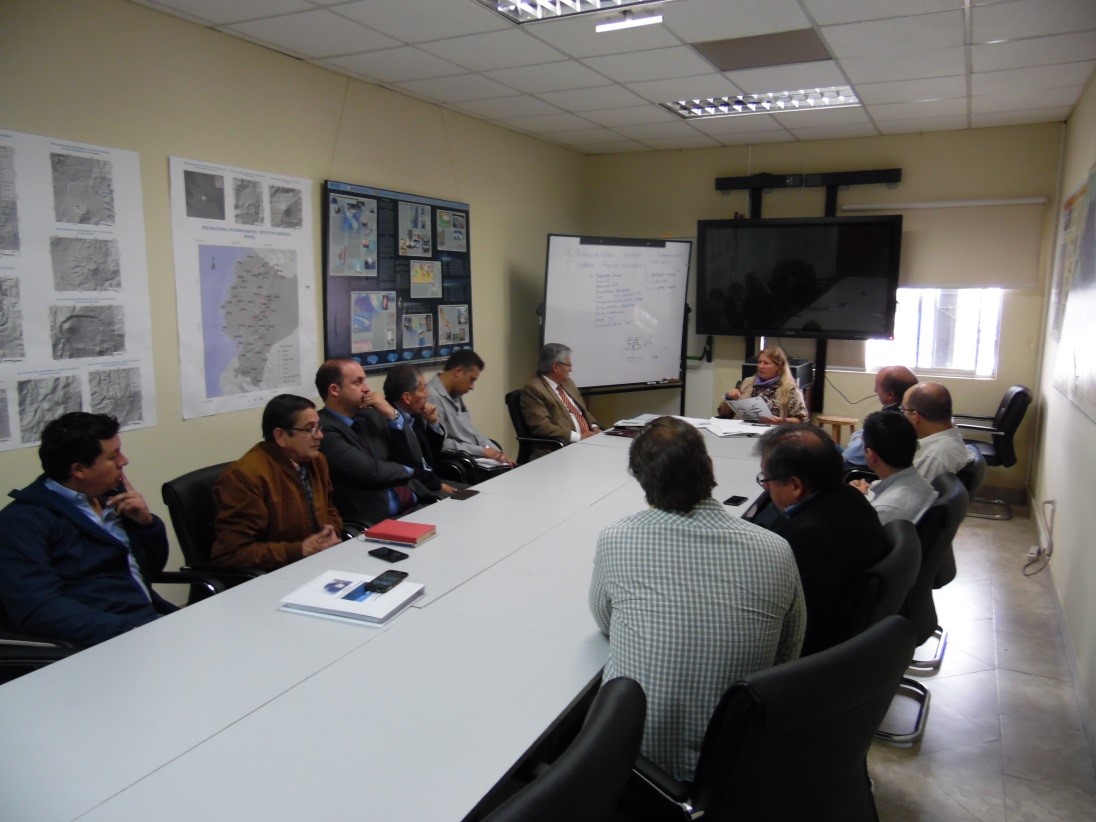 MSc. Patricia Mothes dicta charla informativa en las instalaciones del IGEPN a miembros de la CIEC