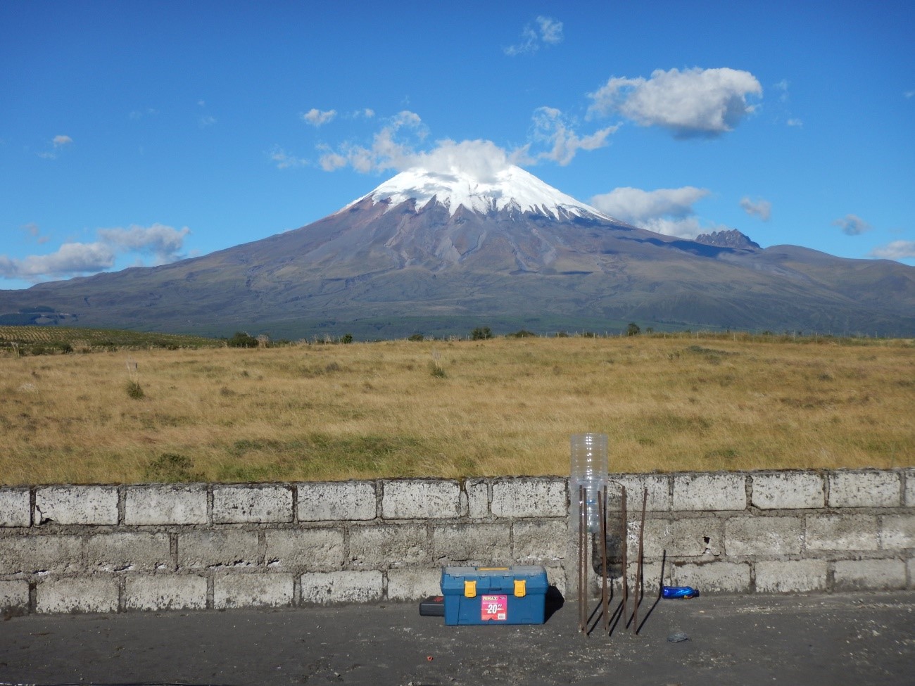 Instalación de Cenizómetros en el volcán Cotopaxi
